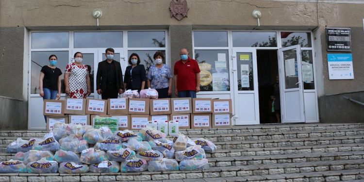 În perioada de pandemie Primăria satului Chetrosu împreună cu mediatorul comunitar cu suportul UN Women Moldova prin intermediul A.O. Artemida susține Comunitatea Romă cu produse igienice și pachete alimentare și echipa multidisciplinară cu echipament de protecție și dezinfectanți.