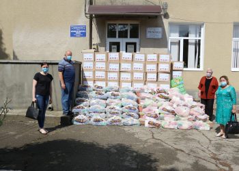 În perioada de pandemie Primaria Gribova împreună cu mediatorul comunitar prin intermediul A.O. Artemida cu suportul UN Women Moldova susține Comunitatea Romă cu produse igienice și pachete alimentare și echipele multidisciplinare cu echipament de protecție și dezinfectanți.
