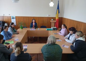 Nu poți prelua durerea altuia. Dar poți, cel puțin, să-l ții de mână, ca să nu fie singur cu suferința lui
