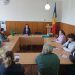 Nu poți prelua durerea altuia. Dar poți, cel puțin, să-l ții de mână, ca să nu fie singur cu suferința lui