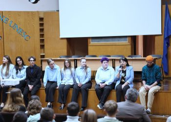 Spectacolul de teatru „Întreabă-mă dacă sunt bine”